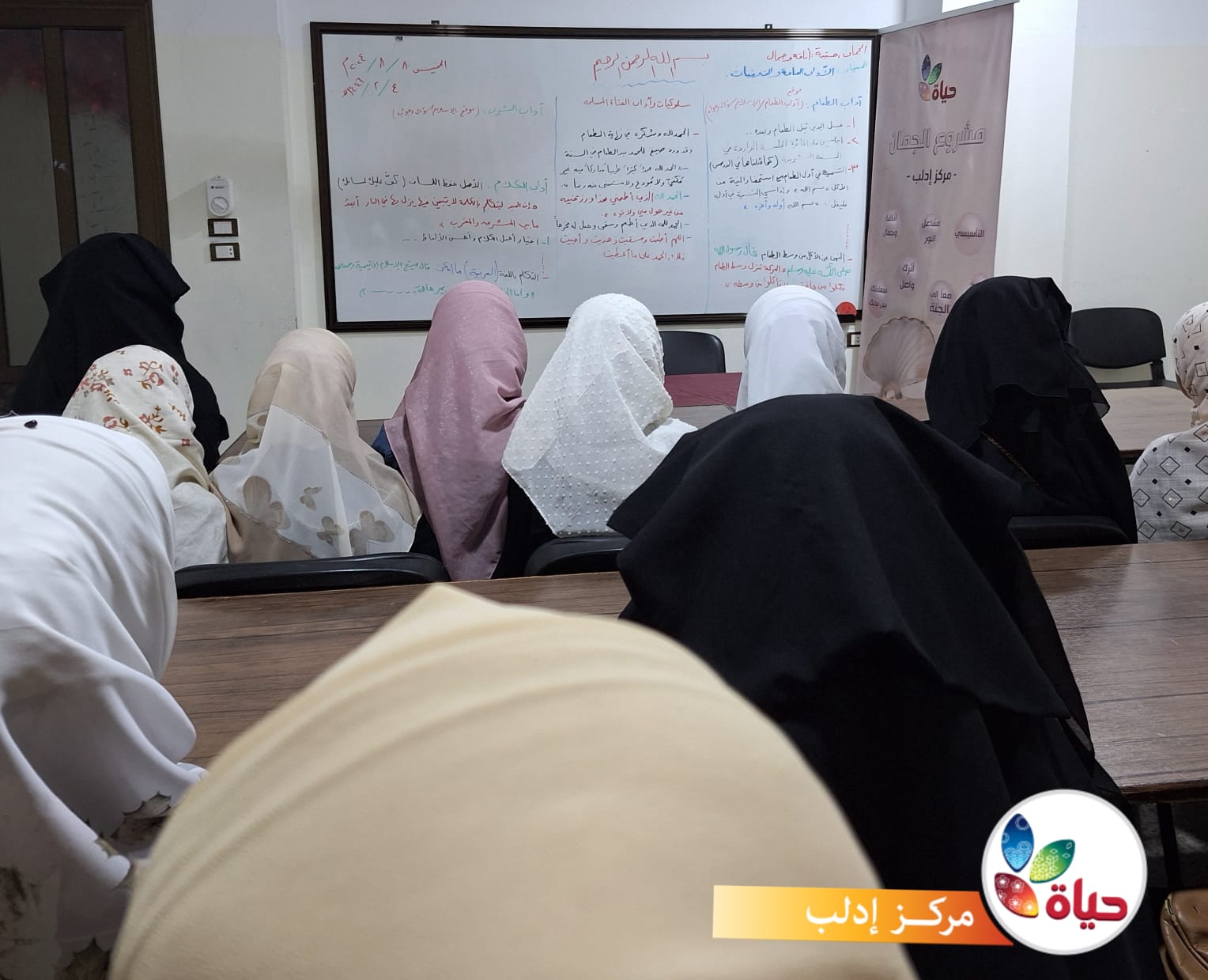 نوازن مع فتياتنا بين أنواع الجمال في مشروع الجمان