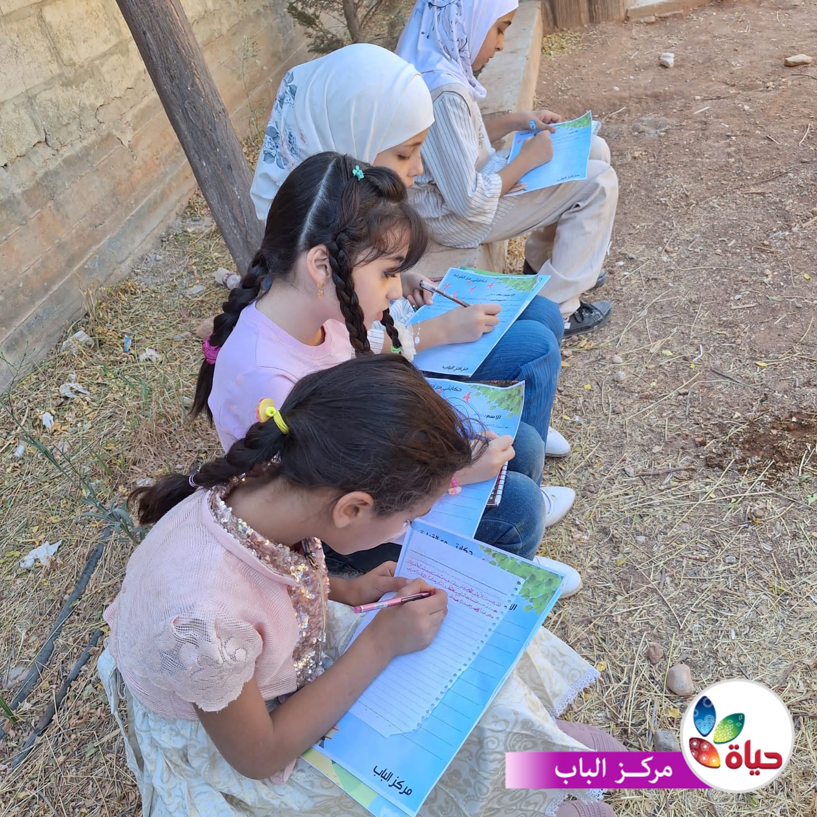 نشاط المكتبة مع أطفالنا في الحديقة