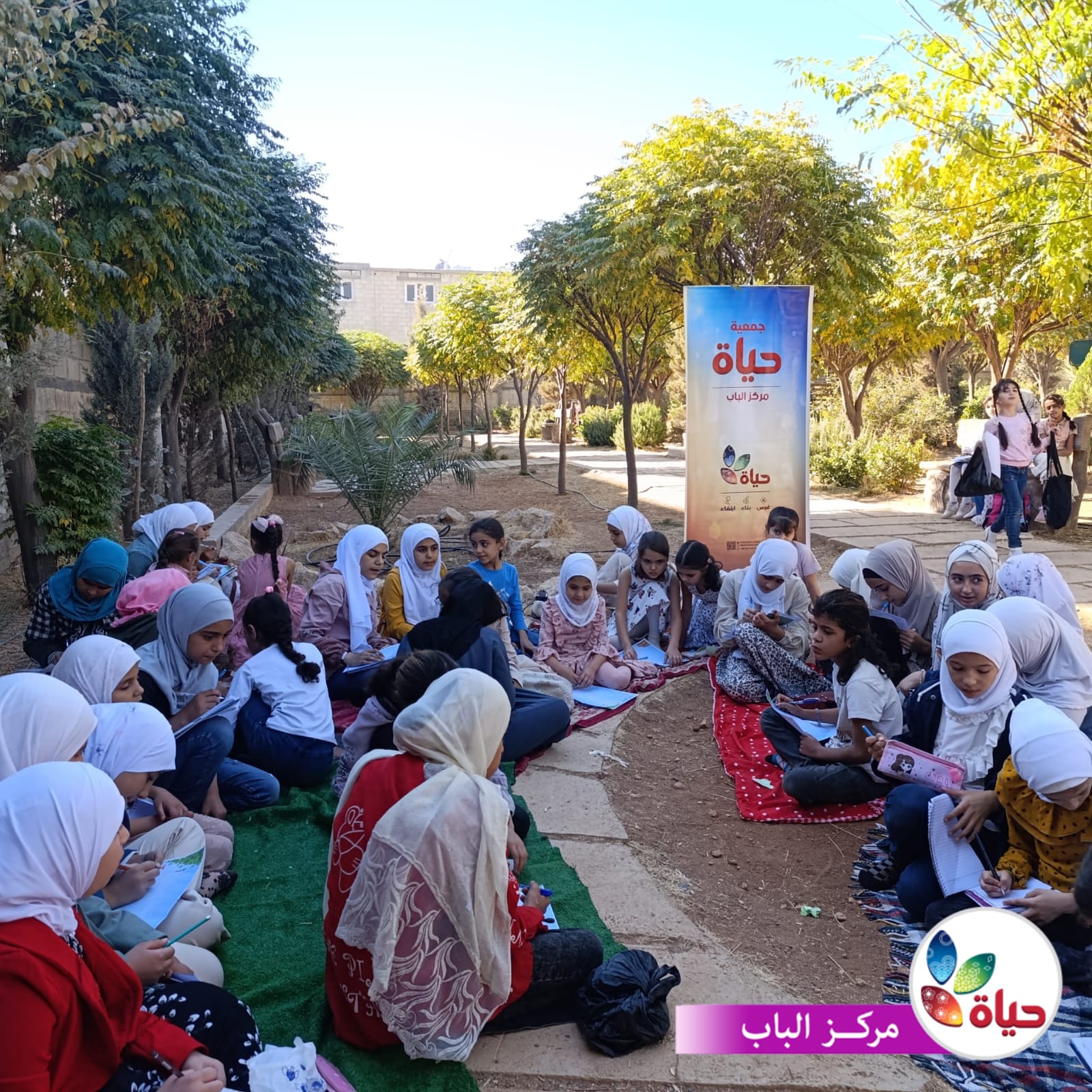 نشاط المكتبة مع أطفالنا في الحديقة