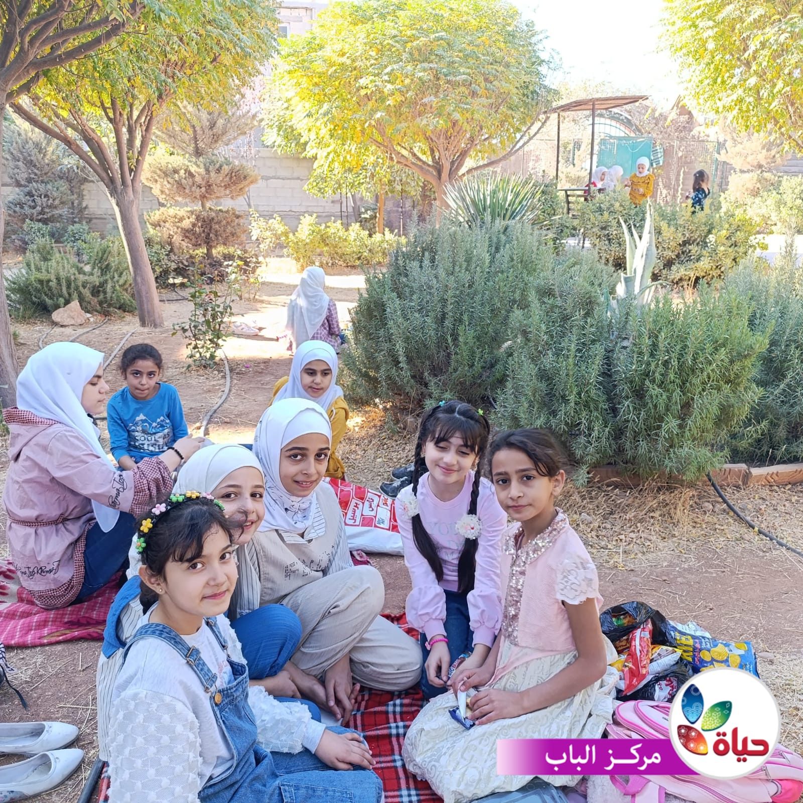 نشاط المكتبة مع أطفالنا في الحديقة