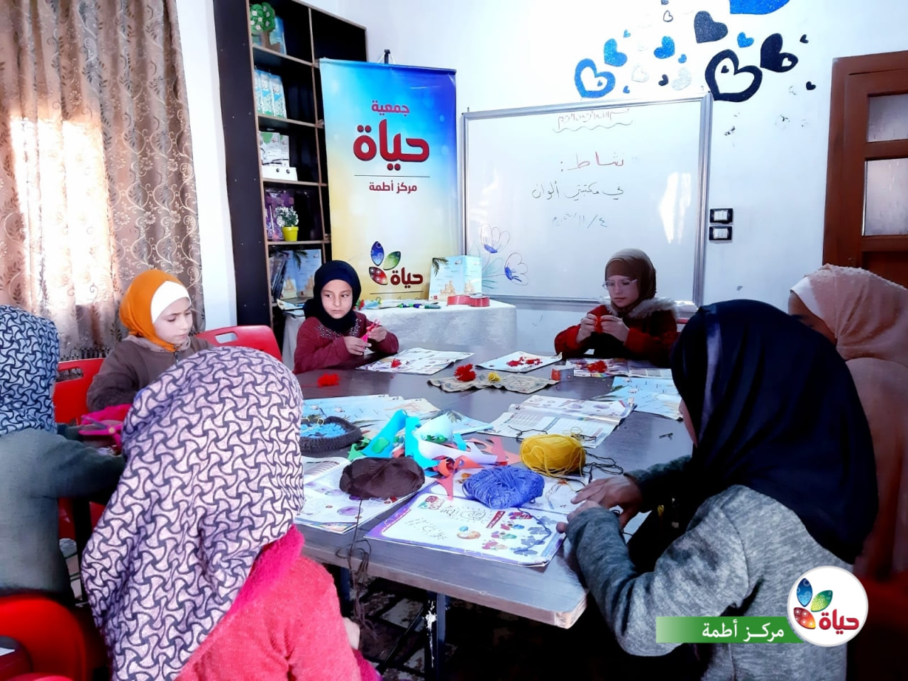 توزيع مجلة ألوان بعددها الجديد في إدلب وأطمة